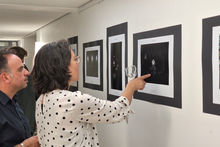 Vernissage der Fotoausstellung "KVA:NUE" mit Aufnahmen des Photoclubs Kavala und des Unposed Collective Nürnberg, Bild © D. Groß / IB, Stadt Nürnberg