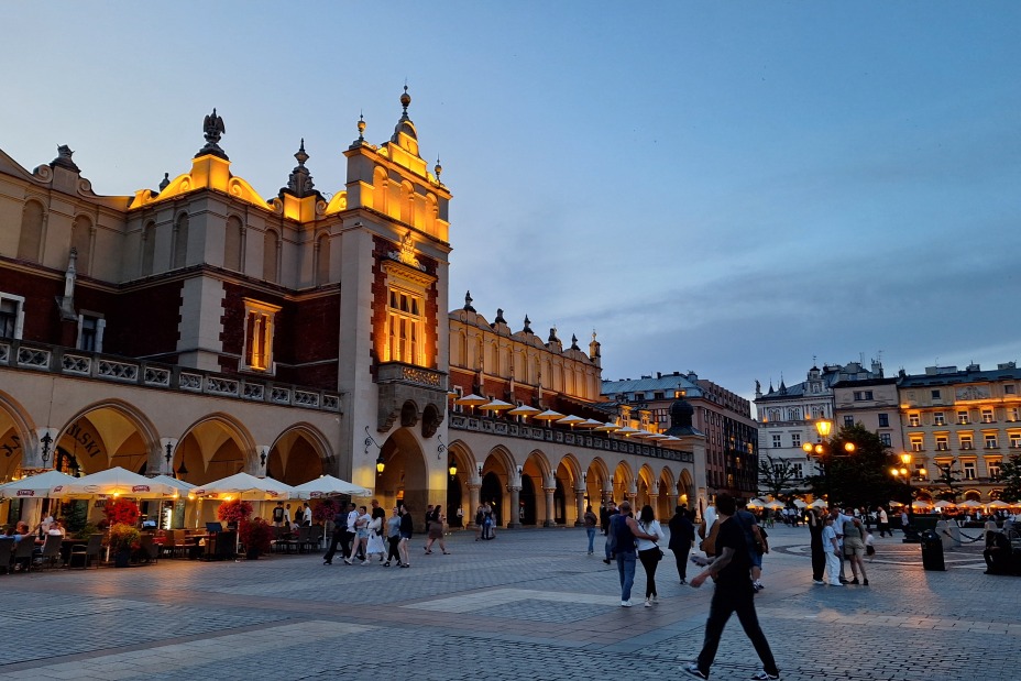 Die Tuchhallen in Krakau am Abend, Bild © D. Groß / Ib, Stadt Nürnberg