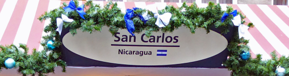 Schild der San Carlos Bude am Markt der Partnerstädte