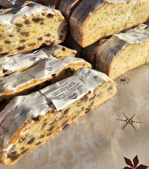 Stollen an der Gera Bude am Markt der Partnerstädte in Nürnberg