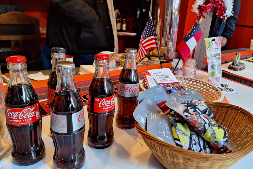 An der Atlanta Bude am Markt der Partnerstädte