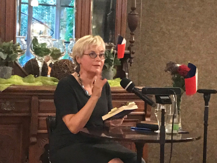 Foto von Christine Cazon bei einer Lesung am 14. September 2021., Bild © B. Birchner / Amt für Internationale Beziehungen der Stadt Nürnberg