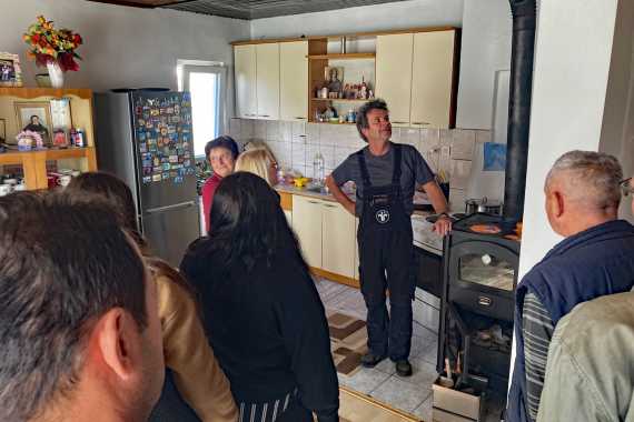Praxisstunde für die Schornsteinfeger Azubis in einer Küche in Skopje