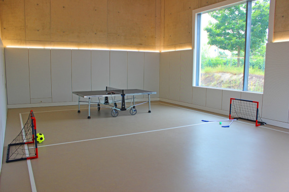Sportsaal im Kinder- und Jugendhaus Pastorius mit Tischtennis und Floorball