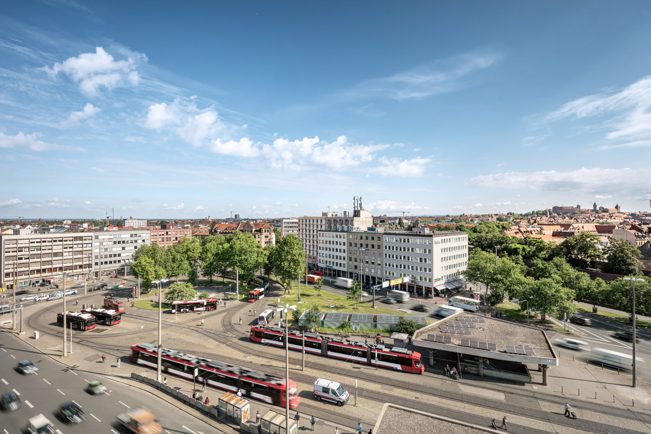 Blick von einem Hausdach aus Richtung Süden über den Plärrer, Bild © Christian Höhn / Studio Höhn