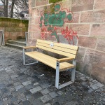 Die neue "Lächelbank" auf der Liebesinsel.