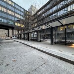 Mit zusätzlichen Sitzbänken, Windschutzwänden und Überdachungen bietet der Zentrale Omnibusbahnhof ab sofort eine verbesserte Aufenthaltsqualität für Busreisende.