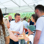 Die Stadt Nürnberg und Oberbürgermeister Marcus König ziehen eine positive Bilanz der neuen Veranstaltungsreihe „Lass uns reden“: Oberbürgermeister Marcus König im Gespräch mit Bürgerinnen und Bürgern.