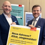 Olaf Kuch (links), Leiter des Direktoriums Bürgerservice, Digitales und Recht, und Oberbürgermeister Marcus König stellten eine Kampagne vor, wie die wichtigsten Verwaltungsleistungen online erledigt werden können.