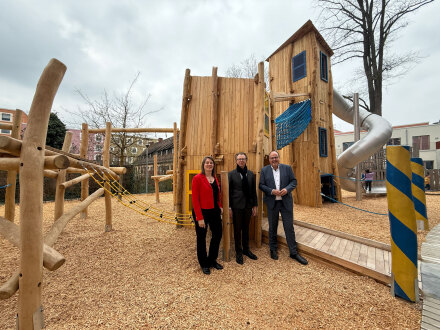 Foto vom neuen Spiel·platz im Regensburger Viertel., Bild © Tim Koß / Stadt Nürnberg
