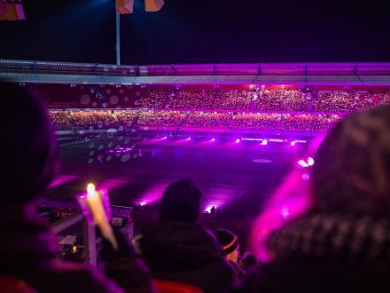 Foto vom Advents·singen am 15. Dezember 2024 im Max-Morlock-Stadion in Nürnberg.