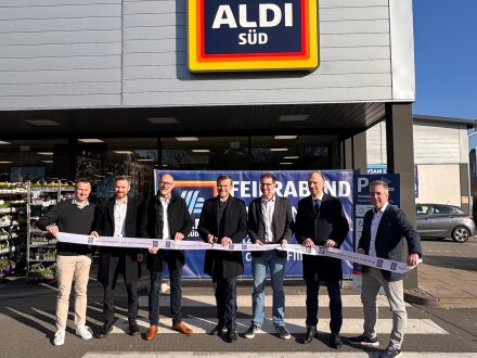 Foto von der Eröffnung vom Feier·abend- und Wochen·end·parken beim Aldi in der Groland·straße in Nürnberg., Bild © Tobias Schmidt / Stadt Nürnberg