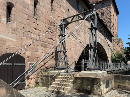 Foto von dem südlichen Ketten·steg in Nürnberg.