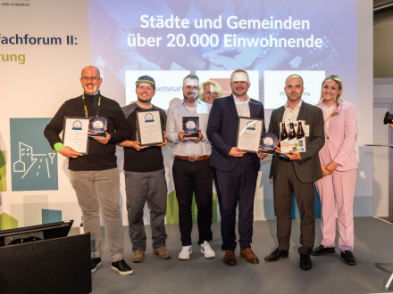 Foto von der Projekt·gruppe mit dem Preis: Digital Award 2025.