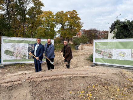 Foto vom Spaten·stich beim neuen Hesperiden·garten in St. Johannis.