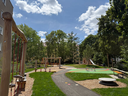 Foto: Der neue Spiel·platz in Schweinau., Bild © Kathrin Lehnerer / Stadt Nürnberg