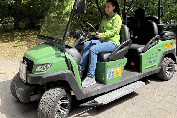 Foto: Das Zoo·touren-Mobil im Nürnberger Tier·garten.