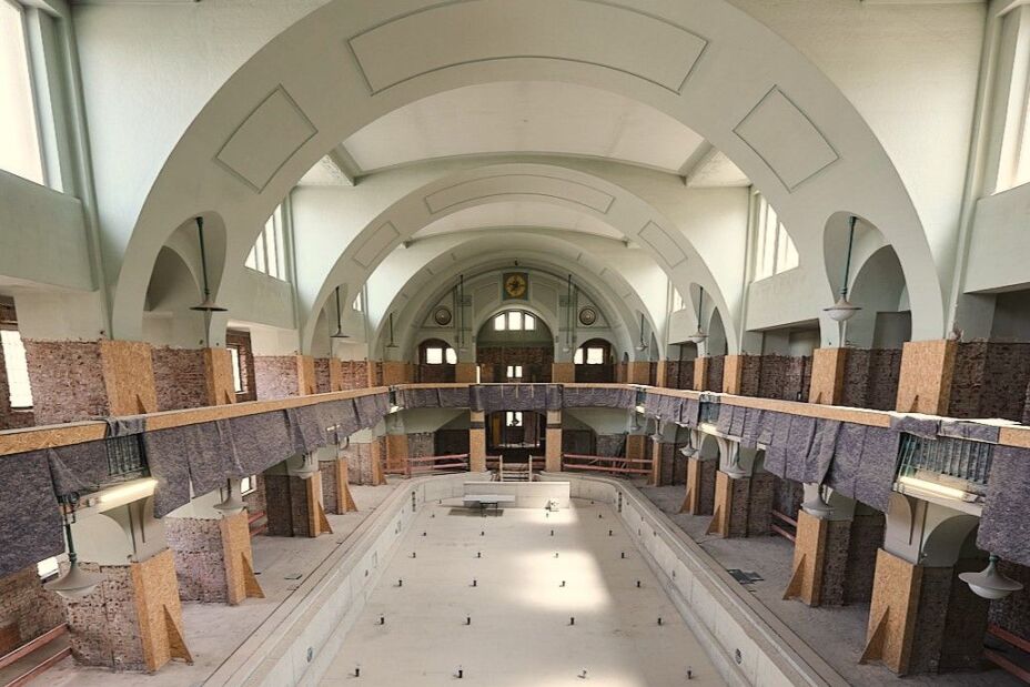 Bild © Til Grewe / Stadt Nürnberg Die Schwimmhalle I des Nürnberger Volksbads. Dort soll im 1. Stock das Spielgerät nach dem Test eingebaut werden., Bild © Til Grewe / Stadt Nürnberg