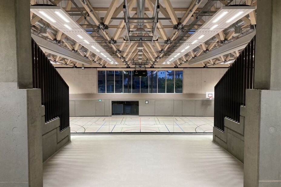 Die Dreifach-Turnhalle am Standort der Grundschule Am Thoner Espan 10 ist fertiggestellt., Bild © Marcus Münzel, wbg Nürnberg