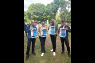 Bild Bei „Mach mit – bleib fit“ können auf sechs Bewegungsparks im Stadtgebiet alle, die Lust auf Bewegung und Training im Freien haben, an bis zu zwei angeleiteten Trainingseinheiten pro Woche kostenlos und ohne Anmeldung teilnehmen.  Eine der ersten Übungsstunden bestritten am Bewegungspark im Stadtpark am Donnerstag, 15. Mai 2025, (von links): Marc Steinberger, stellvertretender BLSV-Kreisvorsitzender, Cornelia Trinkl, Sportreferentin der Stadt Nürnberg, Philipp Hauck , Leiter Unternehmenskommunikation wbg Nürnberg GmbH, und Hans-Jörg Oehmke, Leitung SportService.