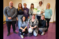 Bild Städtischer Kinderhort Hermann-Kolb-Straße zum dritten Mal mit dem Zertifikat „Kinder forschen“ ausgezeichnet; hintere Reihe, v. li.: David Laser, Revane Imanli, Anja Kniewasser, Kerstin Lesche (IHK Mittelfranken), Heidrun Seger, Tanja Schimpf und vordere Reihe, v. li.: Edina Papp-Markovics, Sonja Färfers, Tanja Reichenberger.