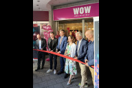 Bild Neues Leben im ehemaligen Kaufhof. Zwischennutzungen öffneten die Türen am Donnerstag, 18. September 2025 (von links nach rechts): Prof. Dr. Michael Huth, Präsident der Technischen Universität Nürnberg, Christian Greiner, Vorsitzender des Aufsichtsrats Rudolf Wöhrl SE, Oberbürgermeister Marcus König, Wirtschafts- und Wissenschaftsreferentin Dr. Andrea Heilmaier, Hannes B. Erhardt, Gesellschafter von Beets & Roots, und Martin Albrecht, Market Manager Ikea.