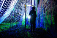 Bild "atmen" - eine Licht-/Sound-Installation von Francine Garnier und Alain Engelaere, La Berthenoux (Frankreich) als Beitrag des Blaue-Nacht-Kunstwettbewerbs zur Blauen Nacht 2023.