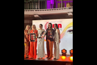 Bild Eugenia Strasser (zweite von rechts) mit Ihrer Auszeichnung in Gold des WIN-Award beim FIT-Kongress der Vogel IT-Akademie am Donnerstag, 7. November 2024.