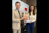 Bild Oberbürgermeister Marcus König gratulierte Eugenia Strasser persönlich zu ihrer Auszeichnung.