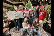 Bild Im House of Communication in München fand am Mittwoch, 22. Oktober 2025, während der Medientage München die Preisverleihung des Schulradio-Wettbewerbs der Bayerischen Landeszentrale für neue Medien statt. Das Schulradio des Städtischen Johannes- Scharrer-Gymnasiums Nürnberg gewann dabei den 1. Preis in der der Kategorie „Youngsters“ (6 bis 12 Jahre).