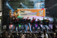 Bild Auftritt der Gruppe T² Rush der Tanzschule Tanz(t)raum beim Junior-Dance-Festival.