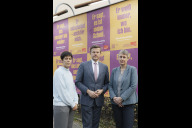 Bild Die stellvertretende Frauenbeauftragte Michelle Fowinkel-Sendlbeck (li.), Oberbürgermeister Marcus König und Frauenbeauftragte Hedwig Schouten zum Start der Kampagne #DasIstGewaltNbg. 