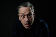 Bild Der Nürnberger Liedermacher und Satiriker Gymmick präsentiert auf dem Sommerfest des Kulturladens Ziegelstein humoristische Songs.
