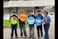 Bild Jugendbotschafter für Fairtrade vertraten Nürnberg auf der internationalen Konferenz Fairtrade Town Conference in Belgien Anfang Oktober (von links): Maxi Tschaban, Paul Paszulewicz, Ilja Hornstein, Ferdinand Tschaban, alle Schüler des Johannes-Scharrer-Gymnasiums, und Brigitte Hanek-Ures, Fachliche Sprecherin der Fairen Metropolregion Nürnberg, Mitglied der Nürnberger Fairtrade Steuerungsgruppe und Mitarbeiterin im Weltladen Fenster zur Welt.