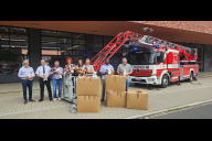 Bild Am Montag, 6. Juli 2026, übergab eine Abordnung des Round Table Clubs Nürnberg 540 "Trost-Tiere" auf der Feuerwache 1 an  Berufsfeuerwehr Nürnberg und die Kinderklinik. Bei der Übergabe in der Reutersbrunnenstraße 63 von links nach rechts: Matthias Brinkmann, Round Table Club Nürnberg, der Leiter der Feuerwehr-Medizintechnik, Manfred Ullrich, 
Prof. Dr. Christoph Fusch, Corina Knobloch, Eva Richter und Christine Matschke von der Kinderklinik Nürnberg sowie Mark Turban und Michael Nitsche vom Round Table Club.
