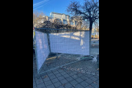 Bild Vandalismus und Diebstahl in der Open-Air-Ausstellung „Pictures for the Human Rights“ in Langwasser: eines der beiden gestohlenen Banner. 