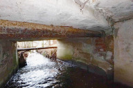 Bild Bei einer Bauwerksprüfung wurde festgestellt, dass die Brücke über den Fischbach unterschiedliche Tragfähigkeiten aufweist.