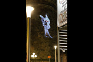 Bild Hans Diernberger und Will Saunders, The Only Male Geisha - Frauentorturm, 2018/2023, Courtesy die Künstler.