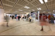 Bild Mehr als 20 000 Menschen flanierten am Wochenende, 5. und 6. April 2025, durch die „Galerie Kaufhof“ und entdeckten viel Neues im Erdgeschoss, in temporär bespielten Läden und im öffentlichen Raum.