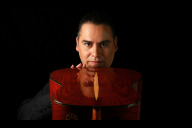 Bild Der Gitarrist Alejandro Carrillo Gamboa.