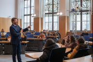 Bild Am Dienstag, 5. November 2024, beantworte Oberbürgermeister Marcus König Fragen von Schülern, die zu Besuch im Rathaus waren.
