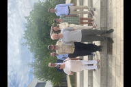 Bild Das Kunstwerk an der Gretel-Bergmann-Schule wurde am heutigen Donnerstag, 3. Juli 2025, im Beisein zahlreicher Gäste feierlich eingeweiht; v.li.: Dr. Anja Prölß-Kammerer, Zukunftsstiftung der Sparkasse Nürnberg, Frank Jedzik, Prokurist des Stiftungsvorstands der wbg 2000 Stiftung, Daniel F. Ulrich, Planungs- und Baureferent, Künstler Stian Adlandsvik, Künstler Lutz Müller, Cornelia Trinkl, Referentin für Schule und Sport, Martina Tillich, stellvertretende Schulleiterin der Gretel-Bergmann-Schule, und Ralf Rebhan, Vertreter der Elternpflegschaft.  