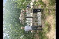 Bild Das Kunstwerk an der Gretel-Bergmann-Schule wurde am heutigen Donnerstag, 3. Juli 2025, im Beisein zahlreicher Gäste feierlich eingeweiht; das Künstler-Duo Lutz Müller (li.) und Stian Adlandsvik vor ihrem Kunstwerk. 