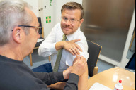 Bild Am Dienstag, 13. Oktober 2026, hat sich Oberbürgermeister Marcus König seine jährliche Grippeschutzimpfung geben lassen.