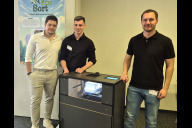 Bild Rudolf-Diesel-Fachschule gewinnt Engineering Newcomer Award. Das Projektteam EcoSort v. l.: Marko Nikolic, Fabian Riedel und Fabian Tratz.