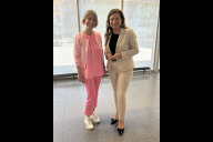 Bild Silja Bastian (li.) wird neue Leiterin der Beruflichen Schule 9; hier gemeinsam mit Bildungsreferentin Cornelia Trinkl.
