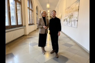 Bild Bürgermeisterin Prof. Dr. Julia Lehner begrüßt Sebastian Wild als neuen Leiter des KunstKulturQuartiers Nürnberg.
