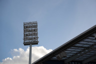 Bild Flutlichtmast des Max-Morlock-Stadions.