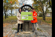 Bild Aynur Kir, Vorsitzende des Bürgervereins St. Peter / Gleishammer und Stadträtin, sowie Sonja Schröpfer, Sör-Auszubildende im Garten- und Landschaftsbau, freuen sich schon jetzt auf den künftigen İsmail-Yaşar-Platz (v.l.n.r.).