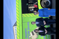 Bild Ein E-Bus der VAG  Verkehrs-Aktiengesellschaft Nürnberg im Design der Klimaschutzkampagne der Stadt Nürnberg am Donnerstag, 19. März 2026, am Plärrer (von links): Britta Walthelm, Referentin für Umwelt und Gesundheit, Marcus König, Oberbürgermeister der Stadt Nürnberg, und Magdalena Weigel, Vorstandsmitglied der VAG Verkehrs-Aktiengesellschaft.